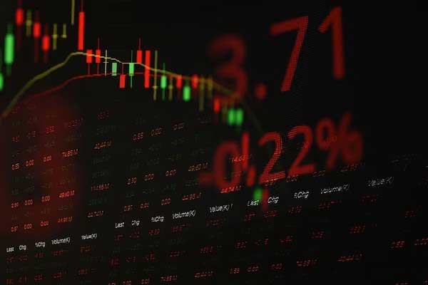 董镇元8月1日：月线双星承压，金银高空待非农